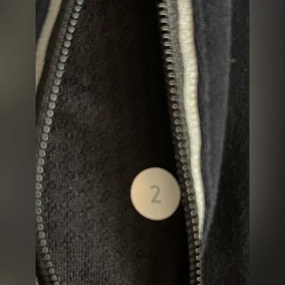 Lululemon Run Alpine
Pullover Hoodie Active Dark Navy/Gray top,
Size 2 - Picture 8 of 9